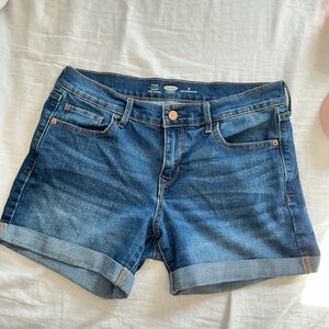 NWOT Old Navy Women’s  Fitted Denim Shorts Cuffed Size 8 Stretch Mid Rise